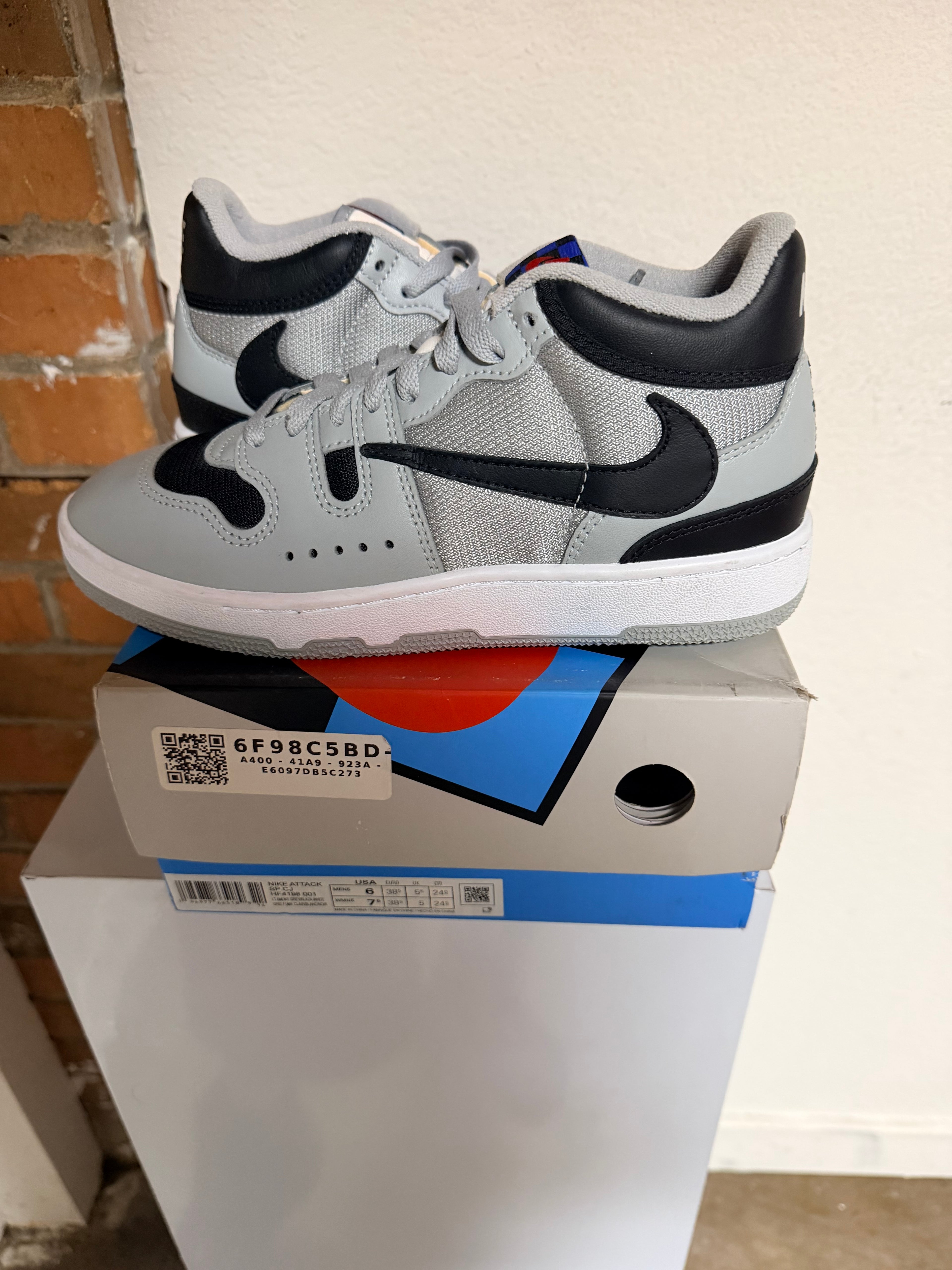 Nike Travis Scott Attack