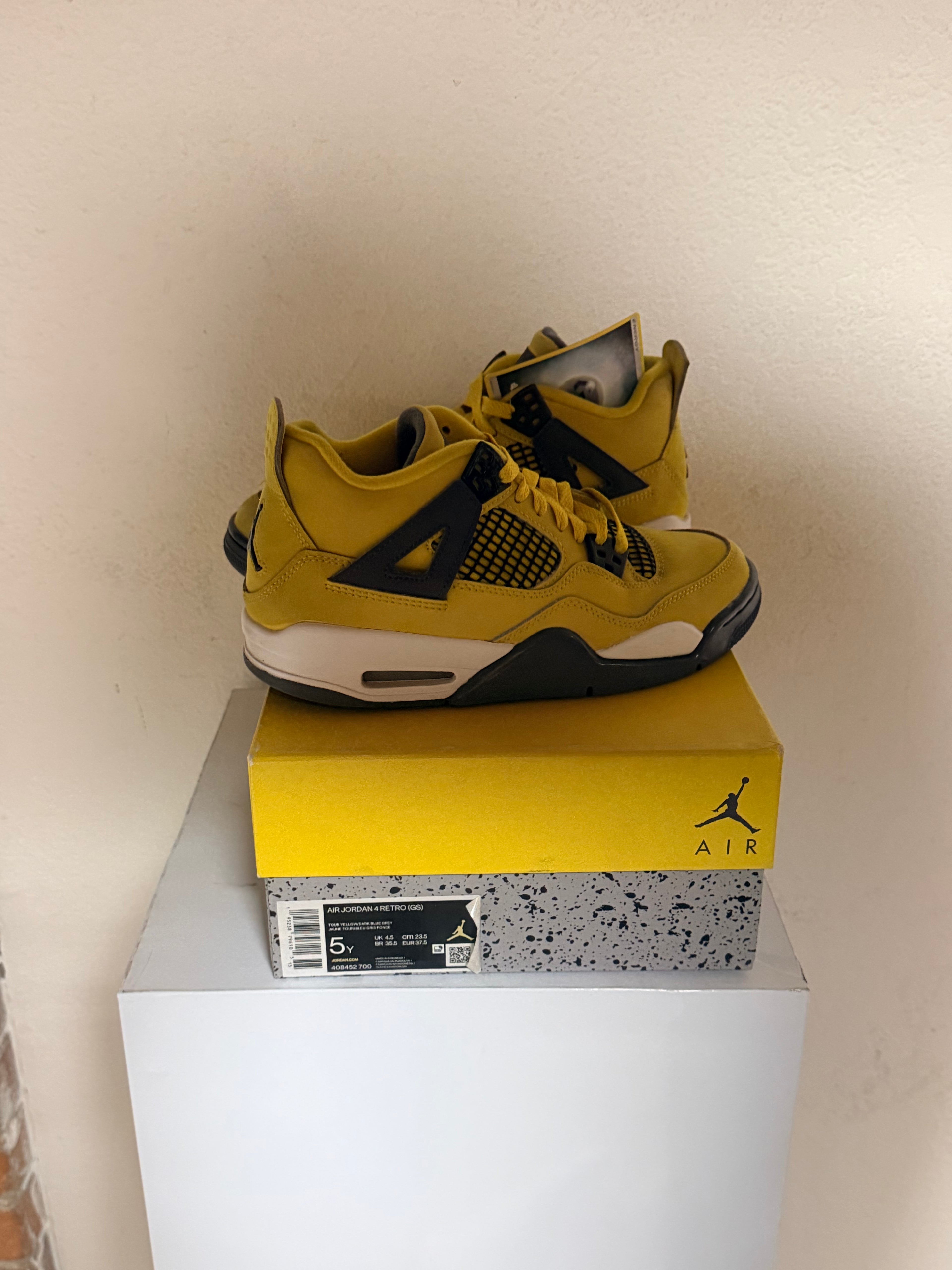 Jordan 4 Lightning