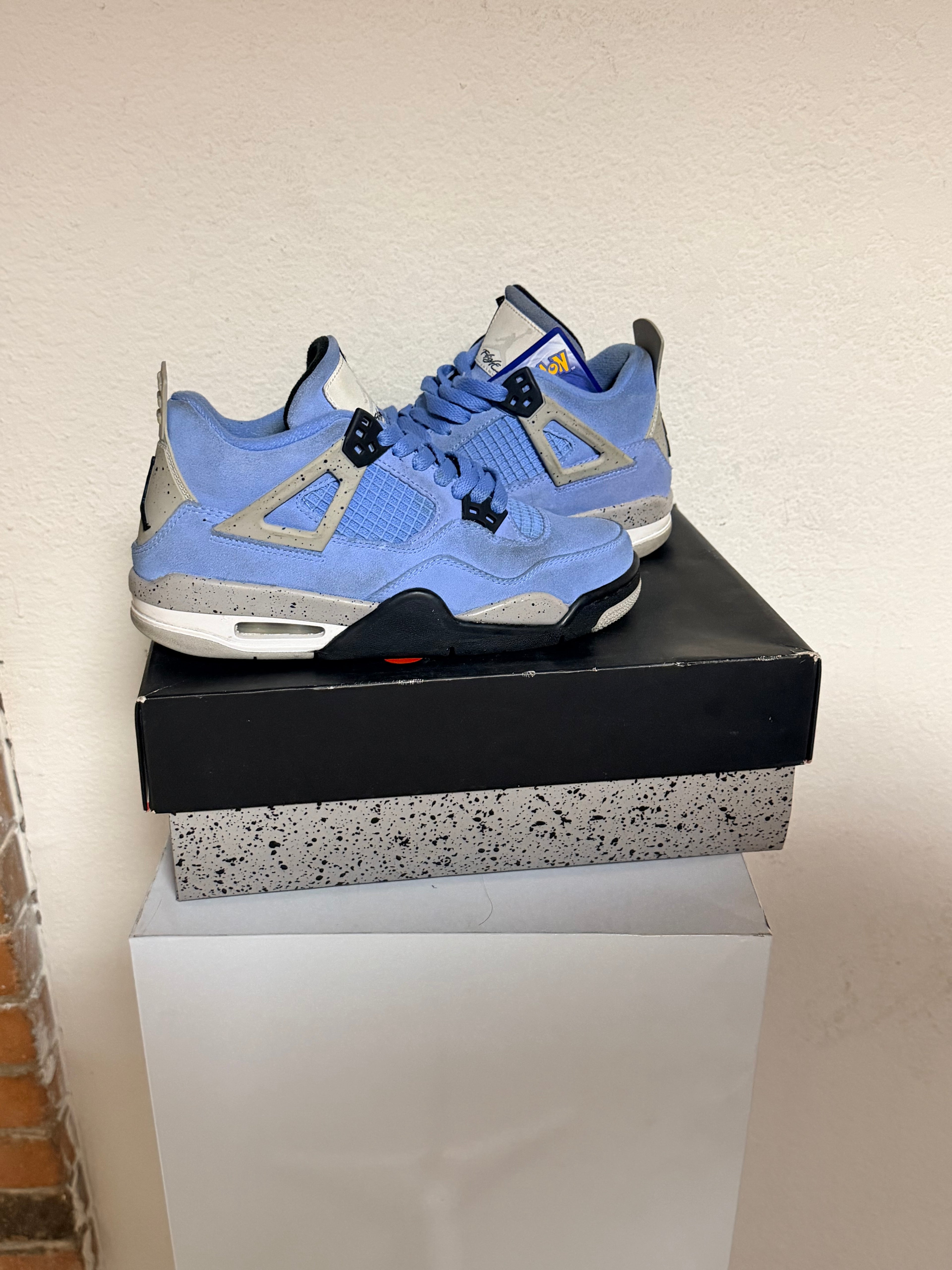 Jordan 4 UNC