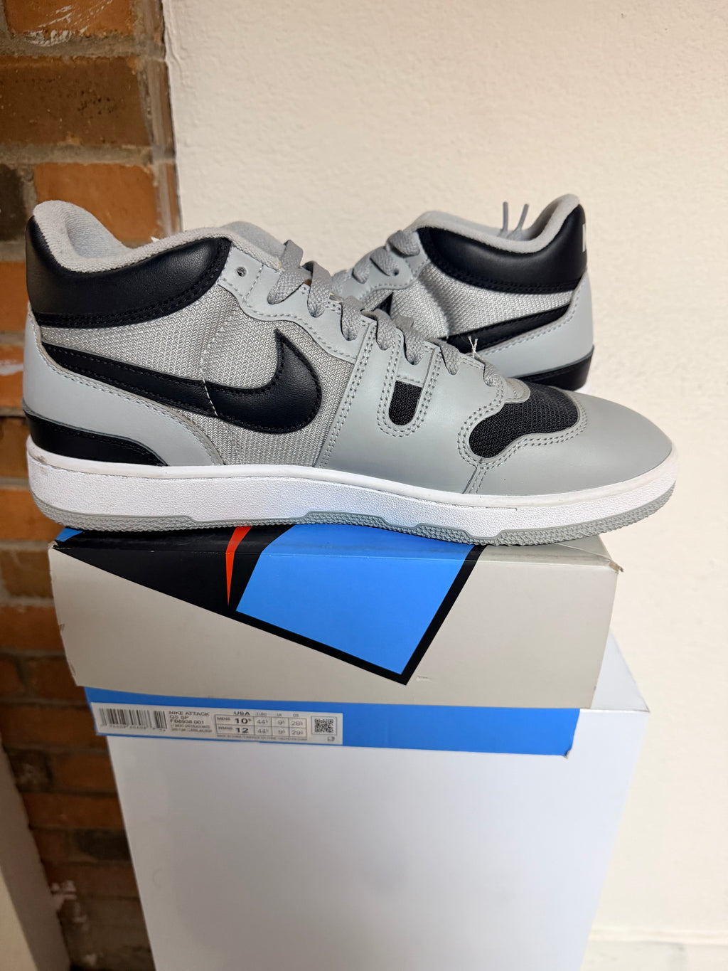 Nike Attack Smoke Grey