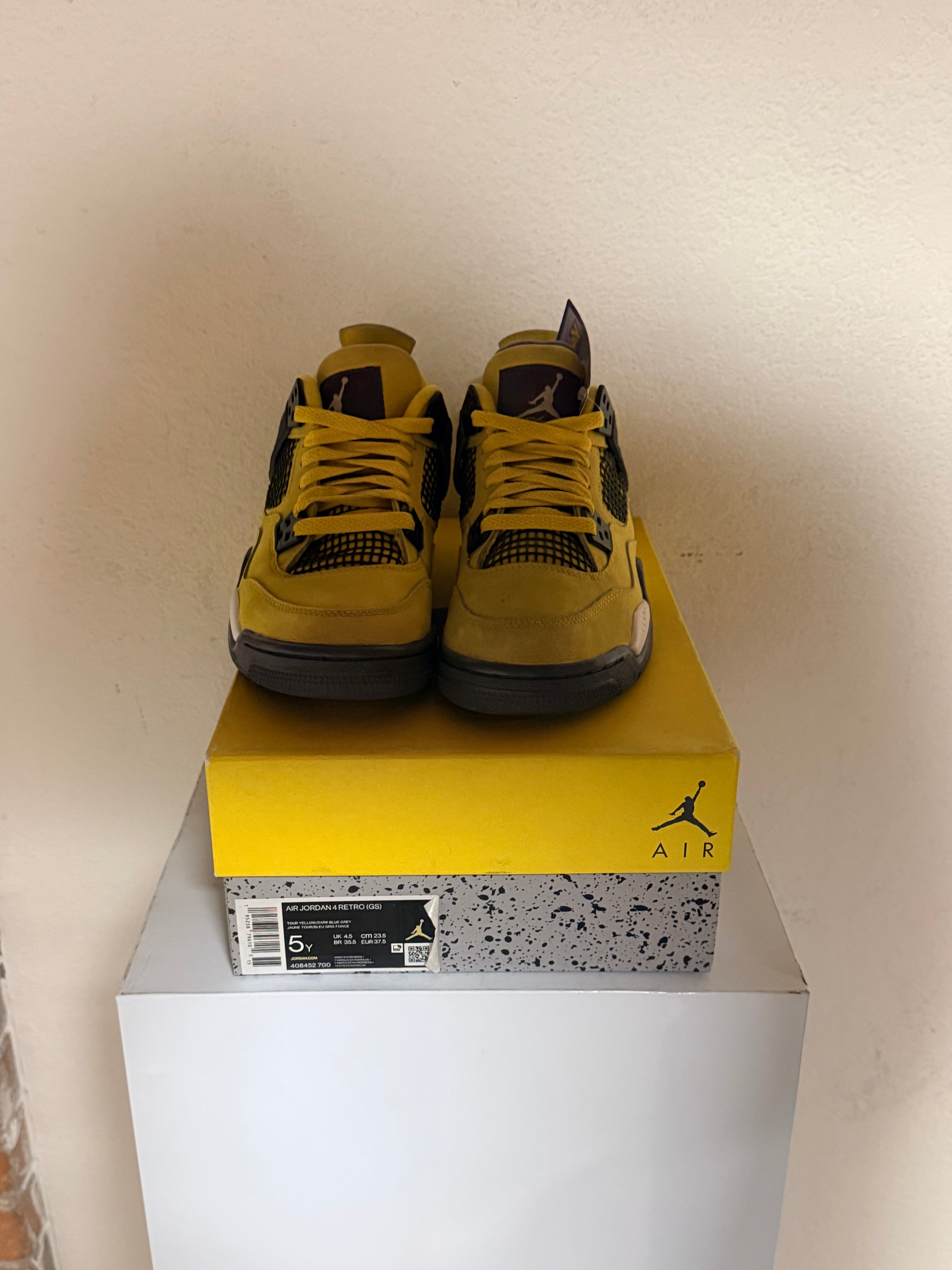 Jordan 4 Lightning
