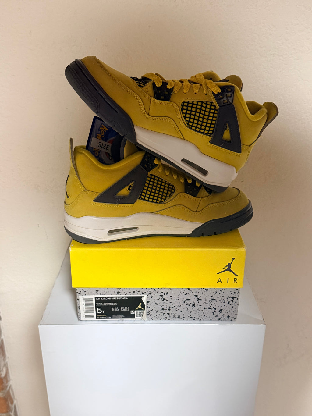 Jordan 4 Lightning